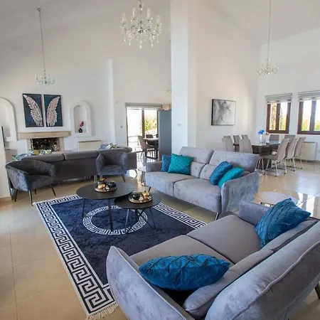 Villa Hills View