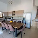 Villa Hills View