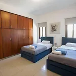 Hills View Катикас