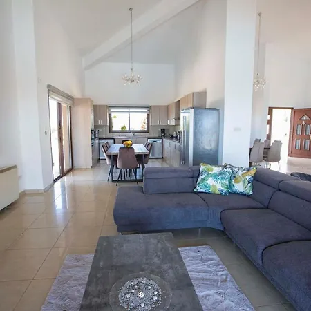 Villa Hills View