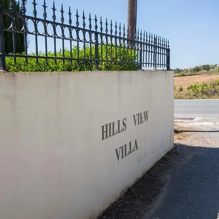 Hills View Vila *