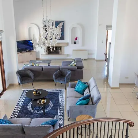Hills View Villa *