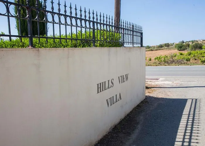 Hills View Vila *