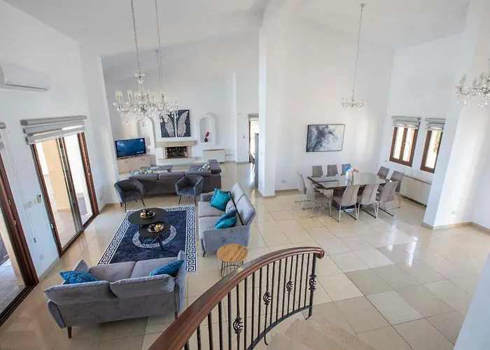 Hills View * Kathikas