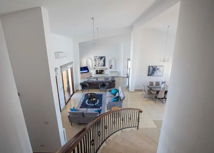 Hills View Vila Kathikas